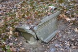 Zniszczone cmentarze w Gdańsku. Czy zrobiliśmy wszystko, aby je uratować? 