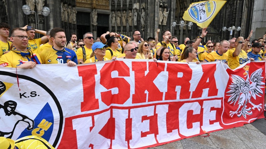 Final Four Ligi Mistrzów. "Kielce, Kielce, Iskierka!!!" Zobacz zdjęcia i video z przemarszu naszych kibiców do hali w Kolonii