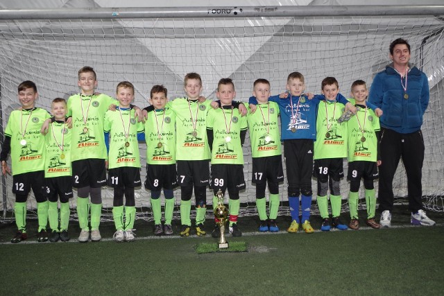 Dwudniowy turniej „Gdynia Cup 2017” zakończył się zwycięstwem młodych piłkarzy UKS Olimpijczyk Kwakowo. W całych zmaganiach wystartowało aż 30 zespołó