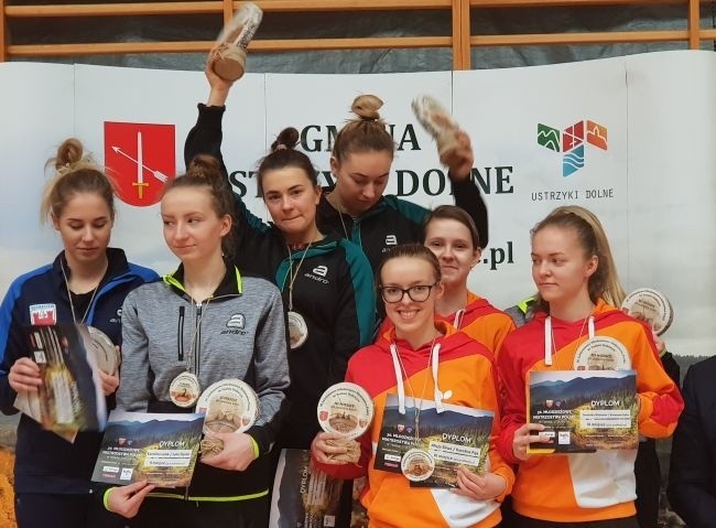 Cztery brązowe medale tenisistek stołowych Bronowianki Kraków w młodzieżowych mistrzostwach Polski