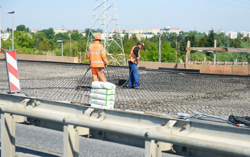 Na wiadukcie na ul. Dąbrowskiego będą lać beton. Kiedy koniec remontu?