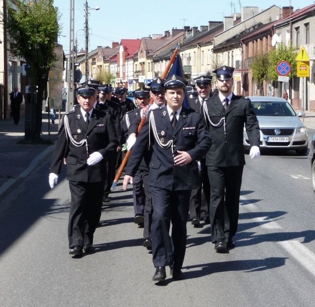 Uroczysty marsz poprowadził Naczelnik Ochotniczej Straży Pożarnej Końskie druh Przemysław Bogacki