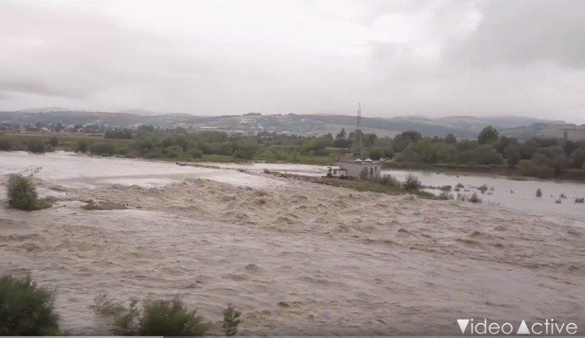 Tak wygląda potęga żywiołu z powietrza [ZDJĘCIA, WIDEO INTERNAUTÓW]