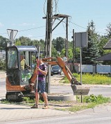 Nareszcie instalują światła na Krzywiu