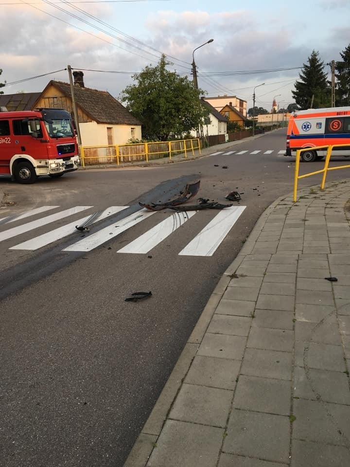 Knyszyn. Groźny wypadek. Auto dachowało przed przejściem (zdjęcia)