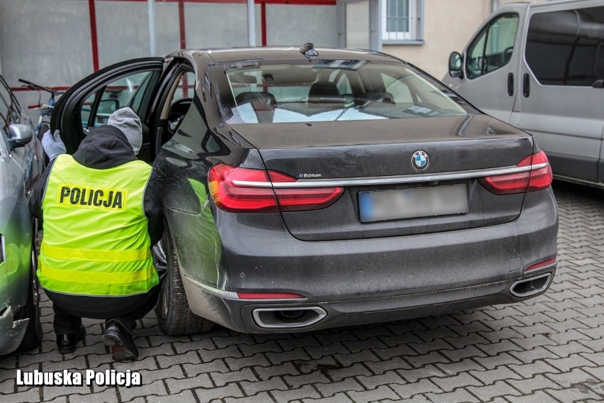 Policjanci z żarskiej komendy, którzy pełnili służbę z...