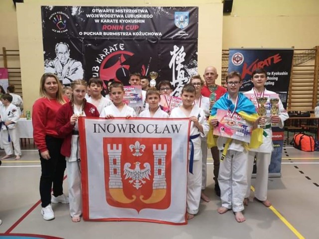 W zawodach brało udział około 300 zawodników. Zawodnicy z Inowrocławia zdobyli 8 medali