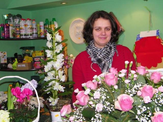 Anna Wajer, właścicielka kwiaciarni Bukiecik w Wielkim Klinczu. Jak przyznaje, florysta musi mieć przede wszystkim wyobraźnię, czas i wiedzę. W tym zawodzie trzeba być na bieżąco z trendami.