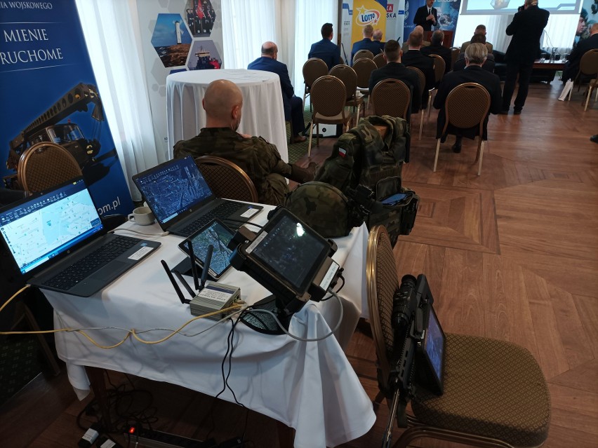 Konferencja o dronach w Szczecinie. To technologia nie tylko wojskowa: Ratują życie, niosą śmierć. ZDJĘCIA 