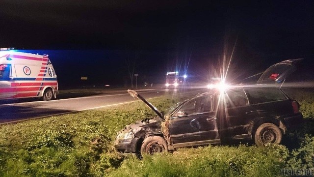 Według wstępnych ustaleń policjantów, około godz. 20.30, 30-letni kierujący volkswagenem passatem wymusił pierwszeństwo przejazdu na 25-letnim kierowcy BMW.