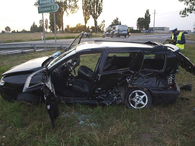 W środę po południu, na drodze w Grzywnie, seat cordoba zderzył się z mercedesem vito