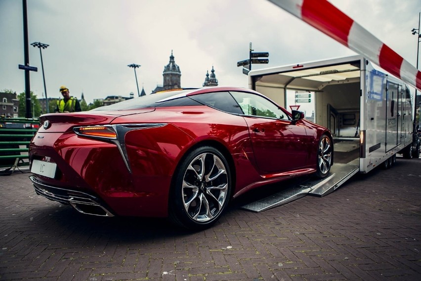 Lexus LC...