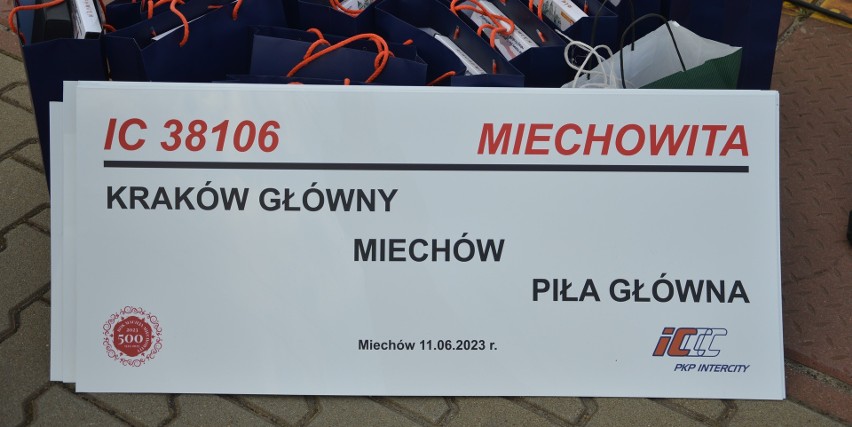 Miechowita zatrzymał się na stacji w Miechowie naw sześć...