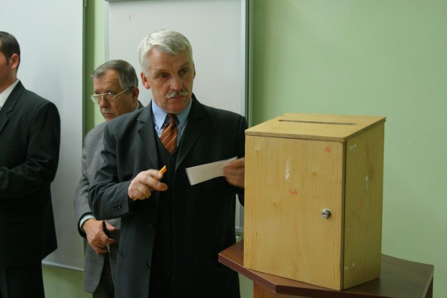 Głosowanie nad wyborem przewodniczącej rady miasta było tajne. Stanisław Huszcza nie zdradził nam swojego wyboru. Podczas sesji zapewnił, że nic nie wie na temat swojej ewentualnej kandydatury na stanowisko trzeciego przewodniczącego rady miasta.