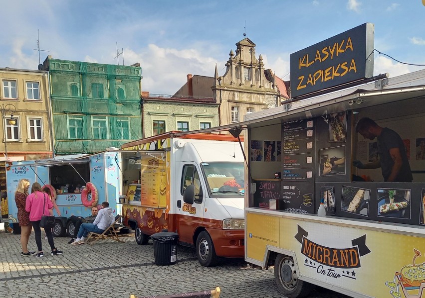 Trwa Zlot Food Trucków w Golubiu-Dobrzyniu. Piękna pogoda i...