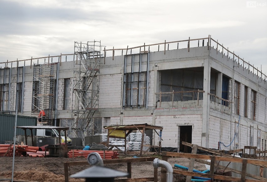 Stadion w Szczecinie. Prace budowlane idą pełna parą. Nowe ZDJĘCIA z placu budowy