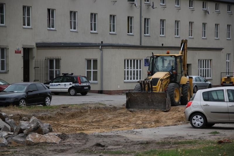 Wrocław: Przy Szybowcowej zabrali mieszkańcom parking. Budują postój taksówek i skwer (ZDJĘCIA) 