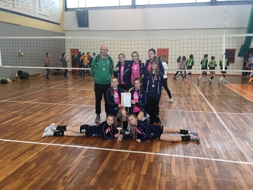 Awansowały do ćwierćfinałów mistrzostw Polski. Drużyna UKS Volley 34 mistrzem województwa