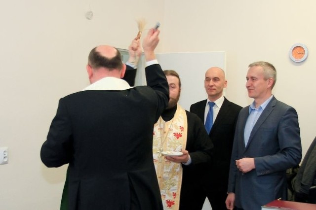 13 lutego 2012 roku. Święcenie wspólnego biura parlamentarnego Roberta Tyszkiewicz i Tadeusza Arłukowicza.
