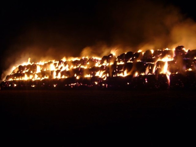 Pożar słomy na polu w Krzczonowicach.