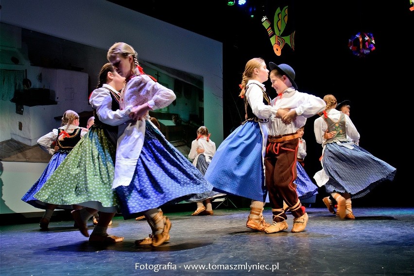 Baranów Sandomierski już 29 raz był stolicą dziecięcego folkloru. Blisko 400 artystów wystąpiło na festiwalu "Dziecko w folklorze". Zdjęcia 