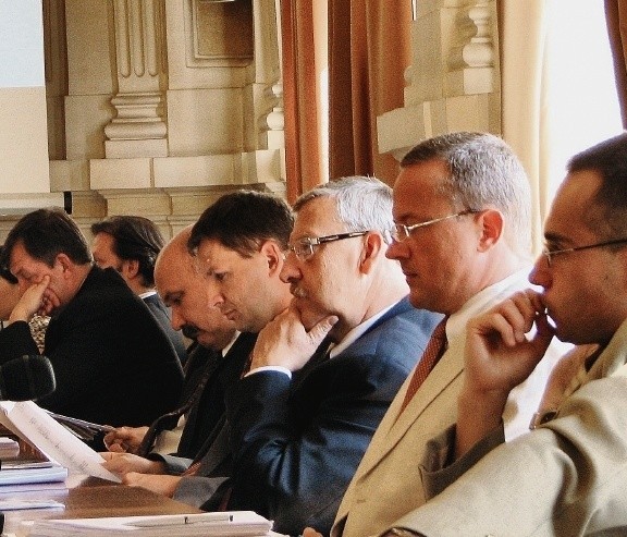Sesje bielskiej rady przypominają ostatnio widowiska, w których radni pełnią rolę widowni