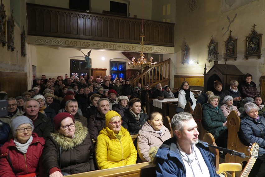 Koncert kolęd w starym szpitalu w Oleśnie.