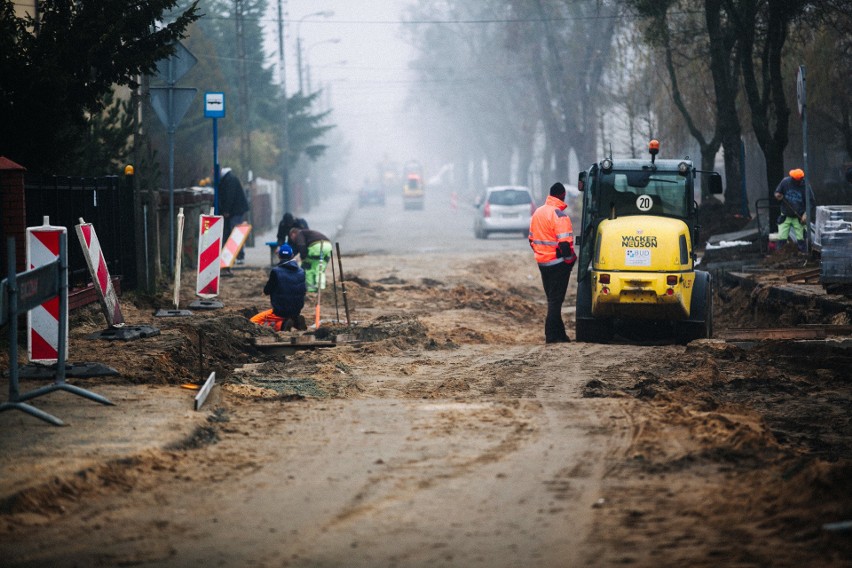 Remont Saperów idzie jak po grudzie. Co tam się dzieje?