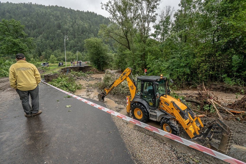 Limanowszczyzna. Mieszkańcy walczą ze skutkami ulewnych deszczy