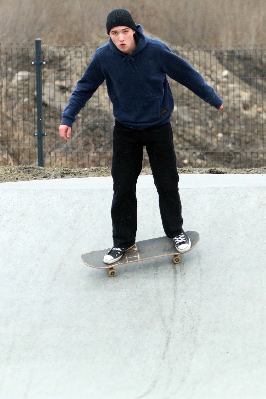 Uwaga! Będą jeździć ekstremalnie. Skatepark na Rusałce już oficjalnie otwarty. Zobacz zdjęcia i wideo