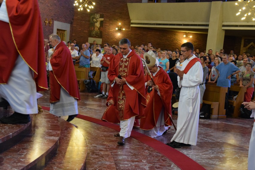 Oświęcimscy pątnicy w pięciu grupach z dekanatów:...