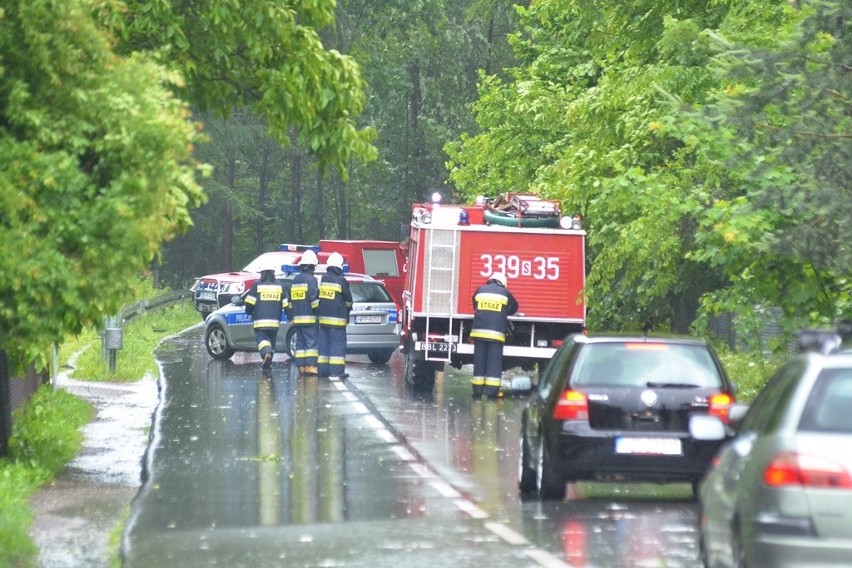 Zablokowana droga na przełęczy Przegibek w Beskidach