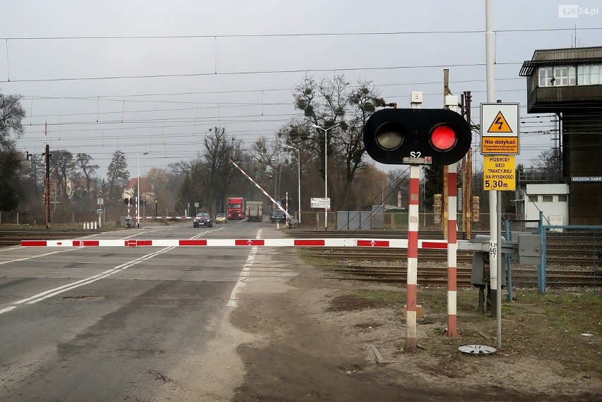 Niebezpiecznie na przejazdach kolejowych. Akcja szczecińskich służb [ZDJĘCIA, WIDEO]