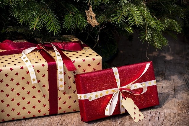 Oto jakie świąteczne premie dostaną pracownicy najpopularniejszych sklepów. Co dostaną pracownicy Biedronki, Lidla? >>>  >>>