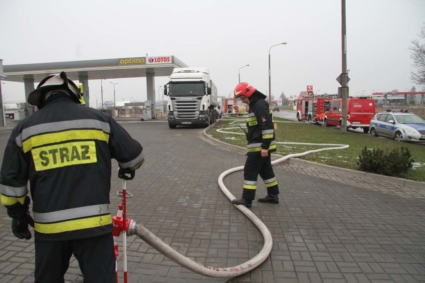 Rozszczelniony zbiornik LPG i ewakuacja na stacji paliw w Kielcach