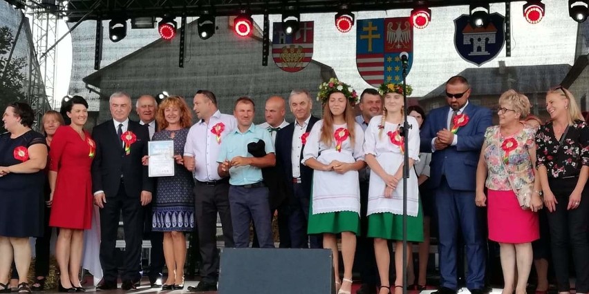 Wieniec dożynkowy z Krzcina w powiecie sandomierskim najpiękniejszy w województwie. Pojedzie na Dożynki Prezydenckie 2019 w Spale