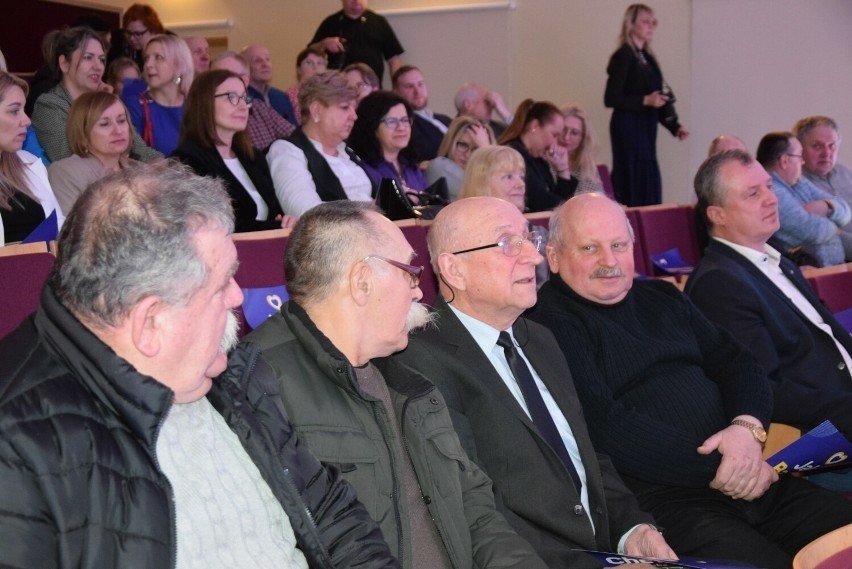 Prezydent Jakub Banaszek podczas spotkania z mieszkańcami w...