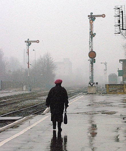 Niektórzy twierdzą że gdyby dostosować pory odjazdów pociągów do potrzeb pasażerów, znaleźliby się chętni na podróże koleją