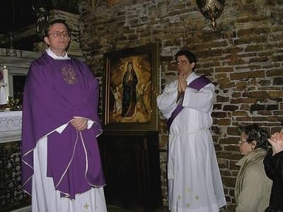 Ks. Jarosław Cielecki pielgrzymował z obrazem Niegowickiej Madonny m.in. do Loreto Fot. Barbara Rotter-Stankiewicz