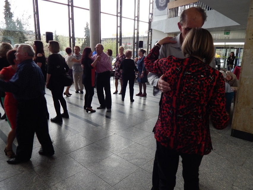 Dancing Międzypokoleniowy w Teatrze Kochanowskiego.