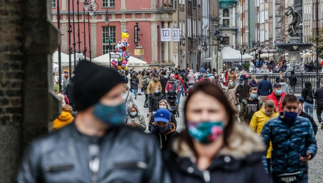 - Jeśli chcesz trzymać się z dala od wirusa - trzymaj się z dala od innych ludzi - mówią lekarze. I wskakują pięć miejsc, których lepiej nie odwiedzać, nawet jeśli zostały już otwarte.Specjaliści wskazują pięć miejsc, których lepiej nie odwiedzać, nawet jeśli zostały już otwarte i zdjęto z nich ograniczenia. Jakie to miejsca? Sprawdź na kolejnych slajdach >>>