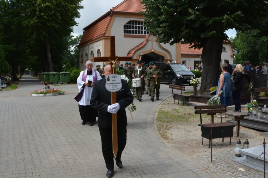 Ostatnie pożegnanie majora Józefa Kasperowicza na cmentarzu...