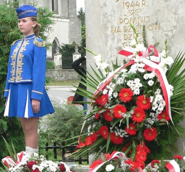 Niedzielne obchody 68. rocznicy pacyfikacji Skalbmierza odbędą się także przed pomnikiem Ofiar Pacyfikacji.