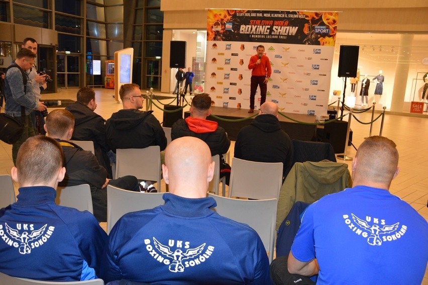 Ważenie zawodników przed Stalowa Wola Boxing Show" i memoriałem Lucjana Treli [ZDJĘCIA]