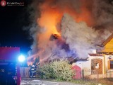 Michałowice. Pożar znanego sklepu. Płonęły Delikatesy Staropolskie, wielogodzinna i trudna akcja strażaków [ZDJĘCIA]