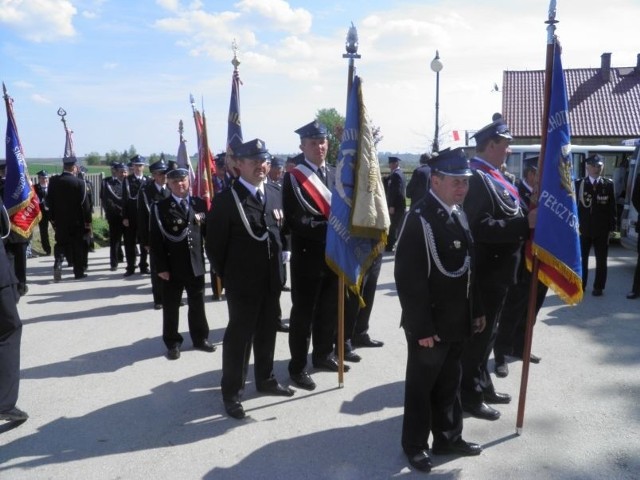 W tym roku obchody Dnia Strażaka w gminie Złota odbyły się w Probołowicach. Uczestniczyło w nich wieu strażaków-ochotników.