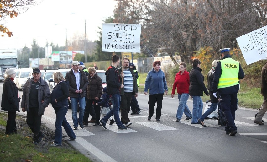 Protest w Nowosolnej. Mieszkańcy zablokowali drogi [ZDJĘCIA]