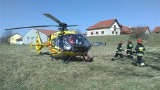 Paczółtowice. Wypadek ciągnika przy wjeździe na pole golfowe. Kierowcę zabrał helikopter