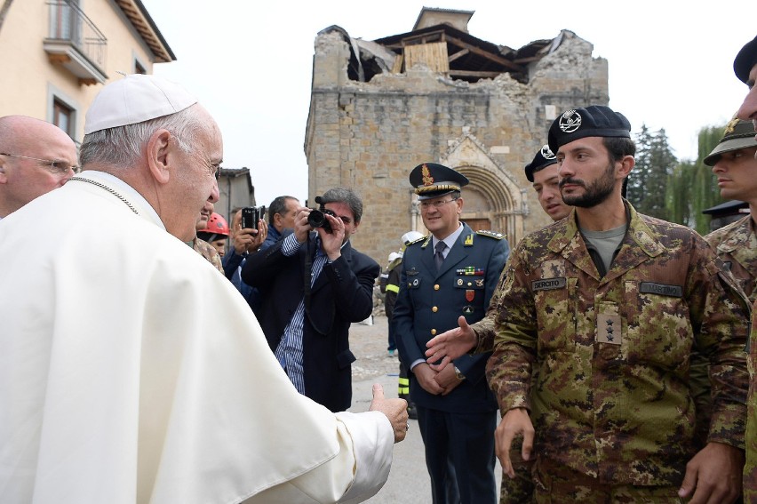 Papież spotkał się z przedstawicielami włoskiej armii oraz...