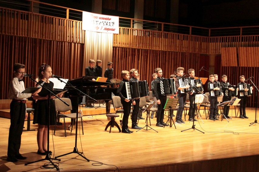 Radom. Doroczny koncert uczniów Zespołu Szkół Muzycznych. Maluchy i starszaki zaprezentowały swoje umiejętności 